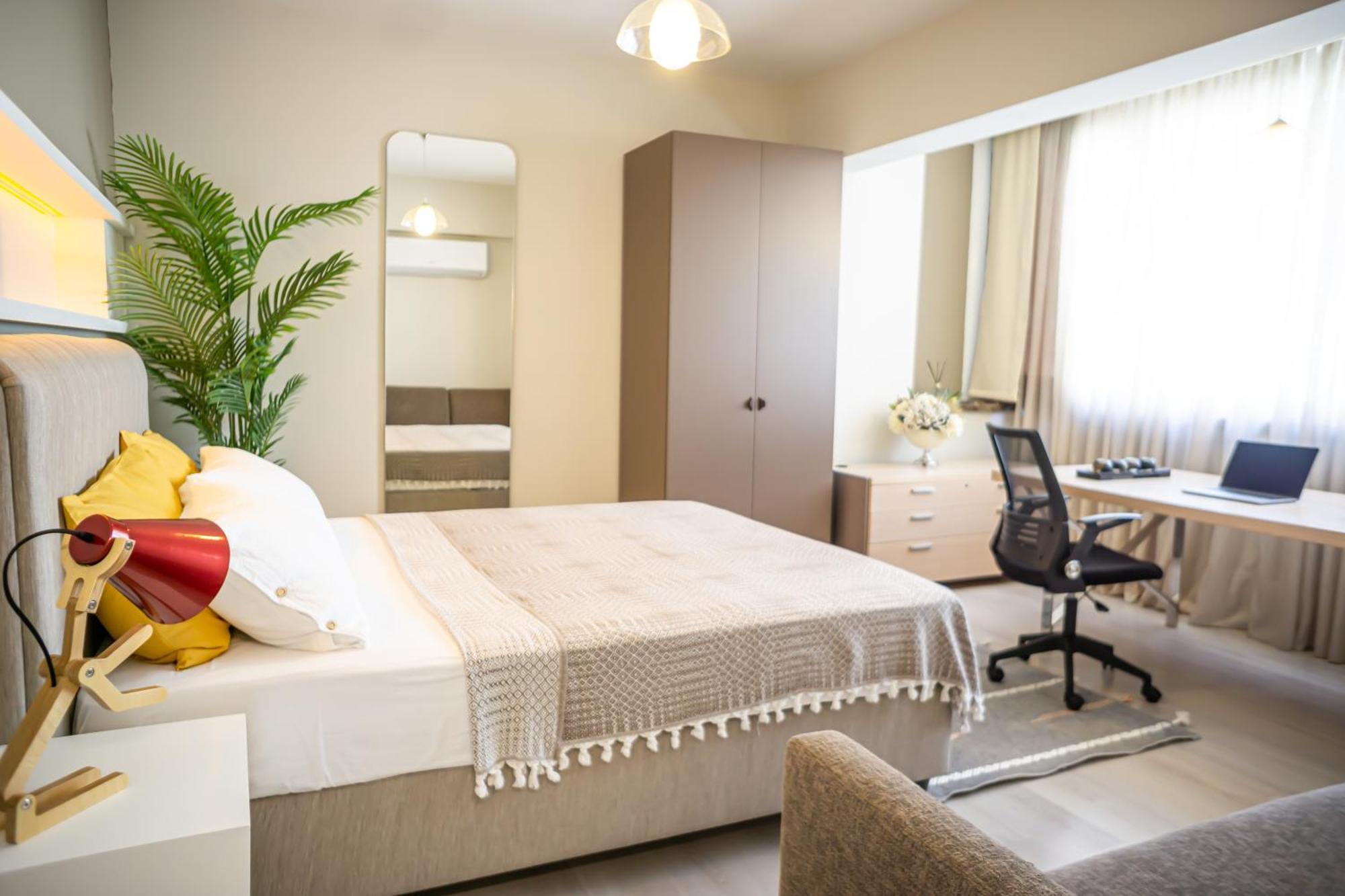 Daire Downtown Oasis - Spacious Modern 3-br Flat Near Beachpark *